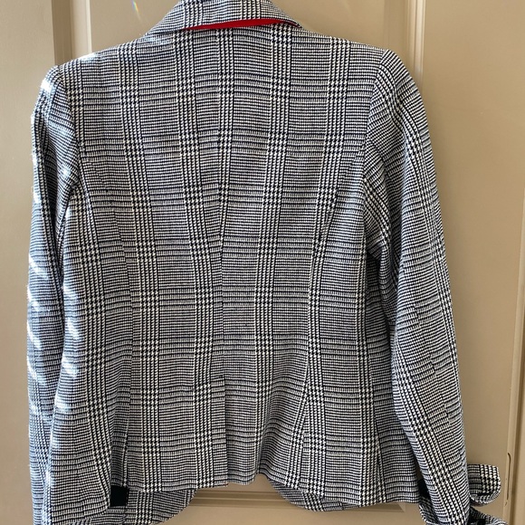 BLACK & WHITE BLAZER! - Picture 2 of 2